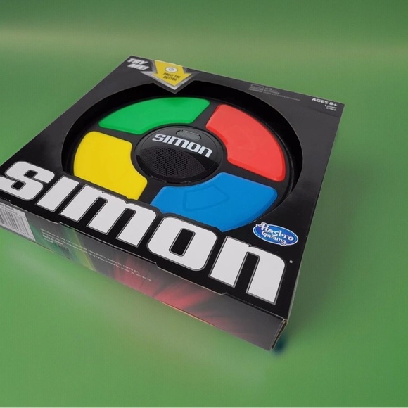 Brand new Hasbro Simon Electronic Memory Game - Picture 3 of 4